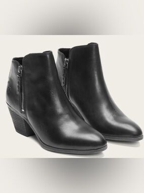 FRYE JUDITH ZIP BOOTIE W10